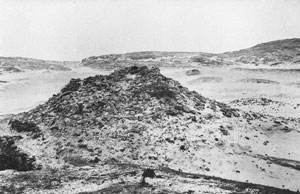 Fig. H4.6.The graveyard mound from the south, photographed in 1895 (SC 409419 © RCAHMS. Copied from 'Wanderings with a camera 1882-1898', by Erskine Beveridge)