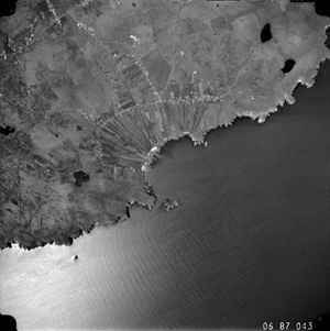 Fig. H6.1. Aerial view of Bayble/Pabail, extending as far west as Teampull Rubha Chirc (Sortie 60687, Frame 043, taken 27 June 1987. © RCAHMS (All Scotland Survey Collection))